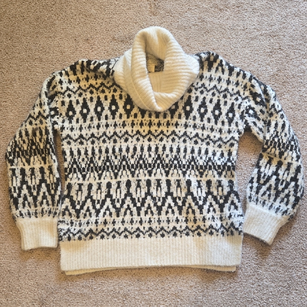 Cozy Black and Cream Patterned Sweater